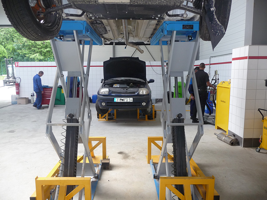 LoadLift System allows full access to the underneath of End of Life Vehicles. 